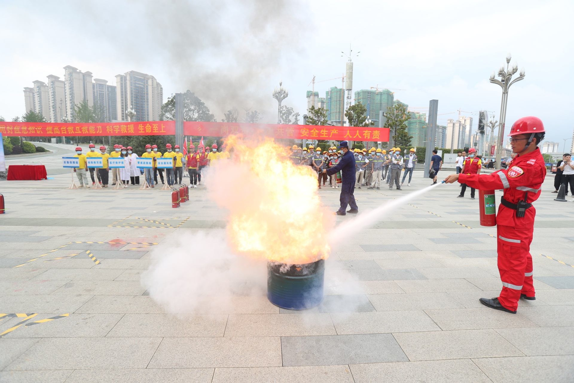 火災(zāi)危險預(yù)防及救援逃生演練 (3).JPG