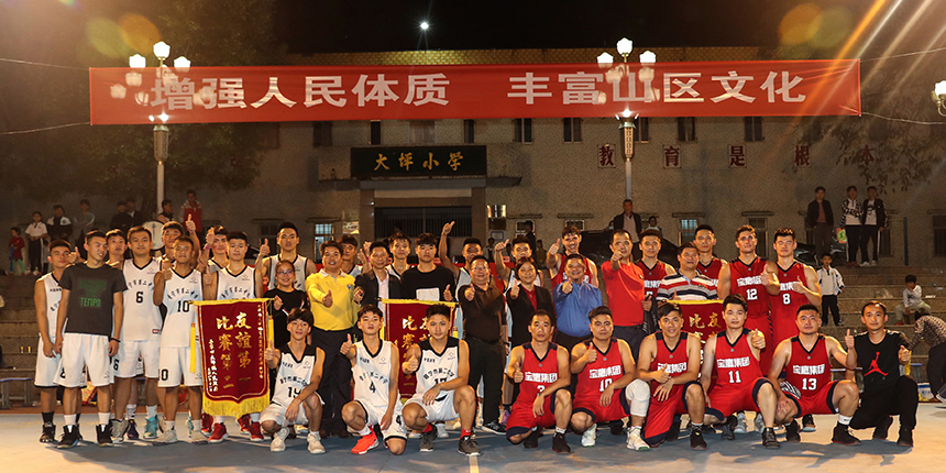 寶鷹籃球隊(duì)與普寧二中隊(duì)、南陽(yáng)山區(qū)隊(duì)開(kāi)展籃球友誼賽